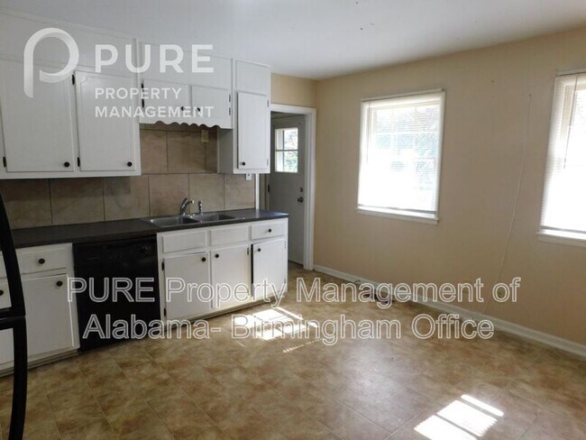 Building Photo - 117 22nd Ave NE