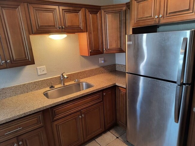 Building Photo - 777 Cypress Ave