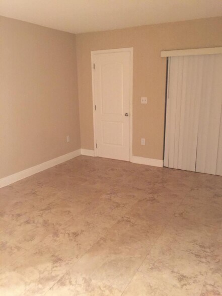 Building Photo - 3410 Pinewalk Dr N