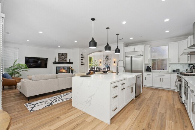 Building Photo - Luxury Living in San Clemente – 5 Bed, 3.5...