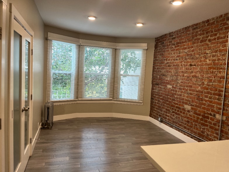 Building Photo - 525 Hyde St