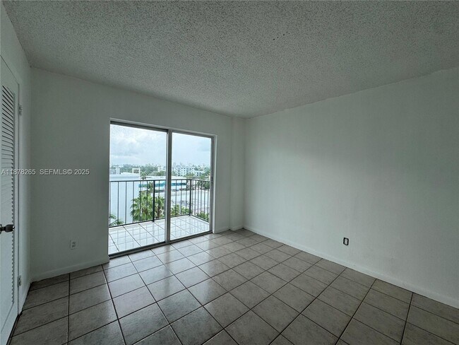 Building Photo - 899 West Ave