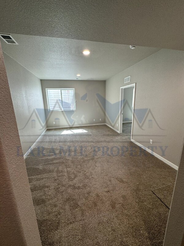 Building Photo - 4521 E Bobolink Ln