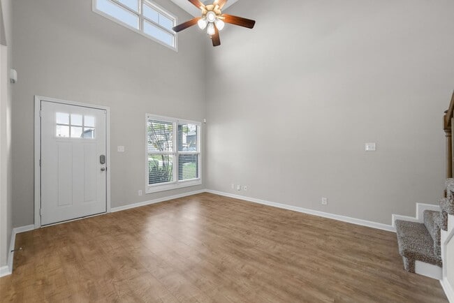 Building Photo - Pet Friendly Three Bedroom!