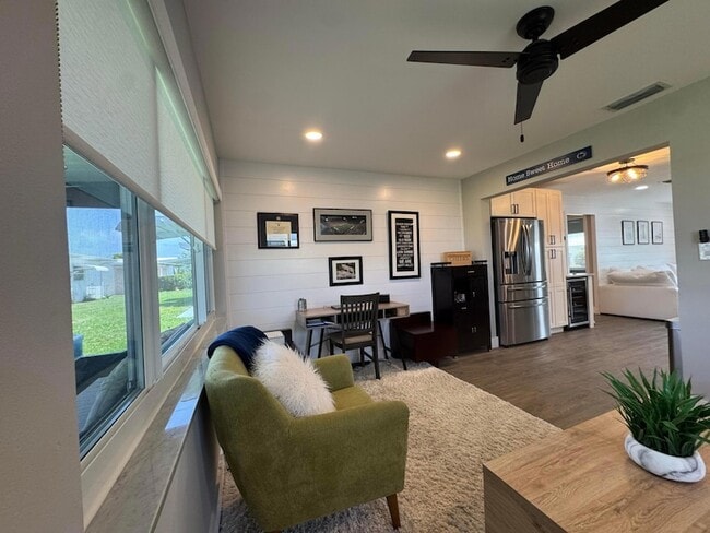 Building Photo - 108 SW 9th St