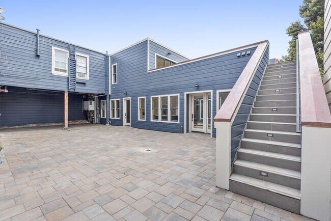 Building Photo - 807 Treat Ave
