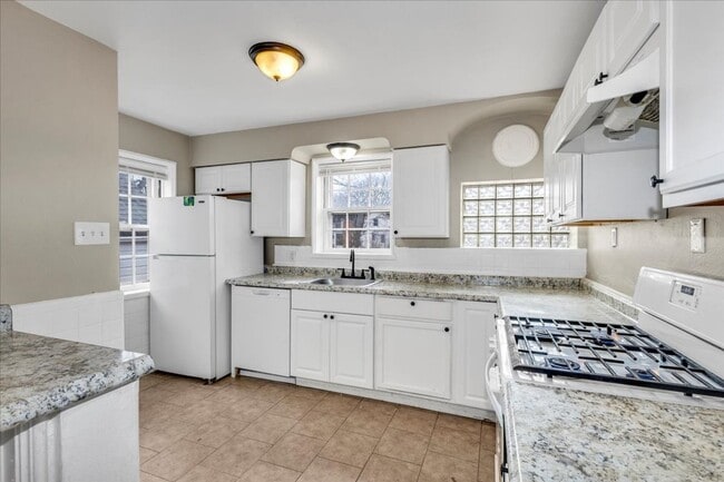 Building Photo - Section 8 Welcome !  Spacious 3 Br / 1 BA Home For Rent in Ferguson