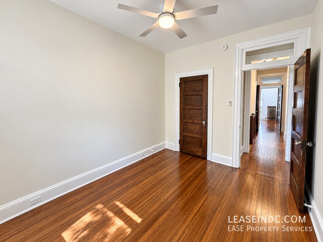Building Photo - 1211 Park Rd NW