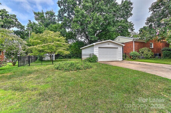 Building Photo - 420 Seneca Pl