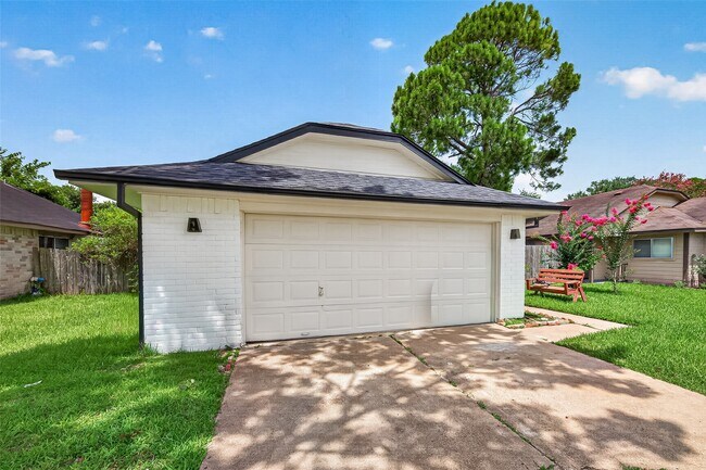 Building Photo - 10814 Parkland Woods Dr