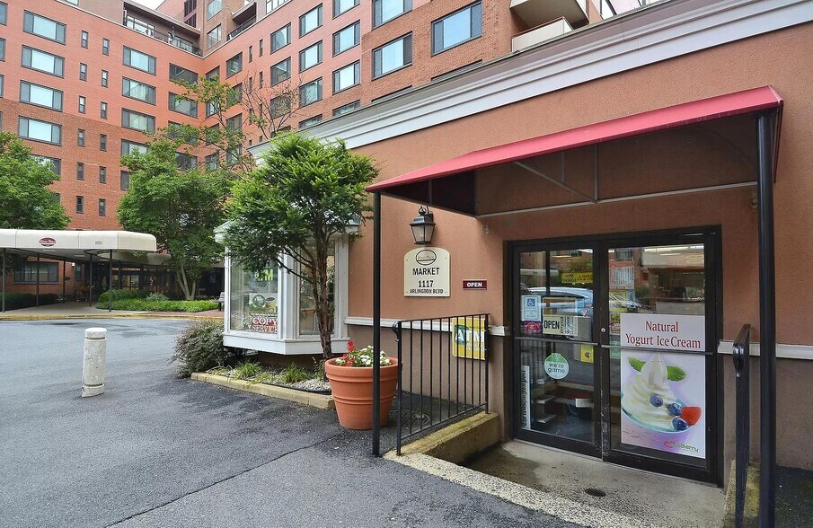 Building Photo - 1121 Arlington Blvd