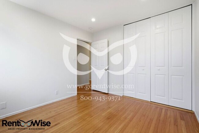 Building Photo - 1109 Ridgewood Dr