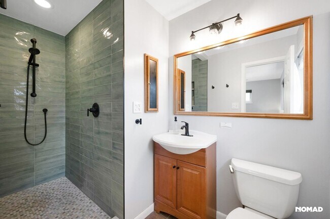 Building Photo - Spacious 4BR House in South Denver
