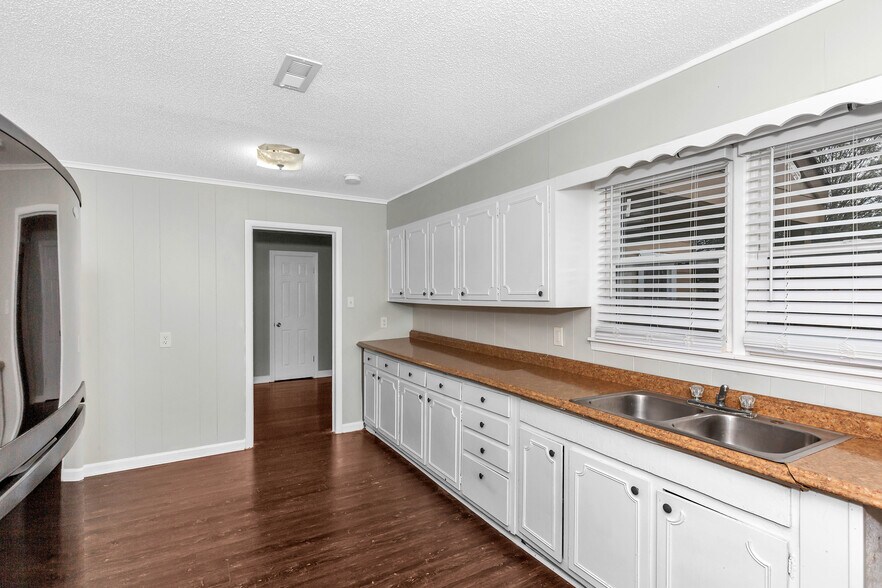 Building Photo - 3903 Telstar Cir SW