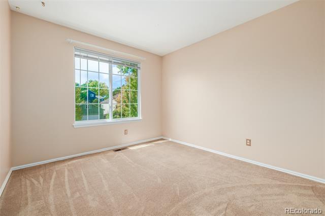 Building Photo - 9688 Queenscliffe Dr