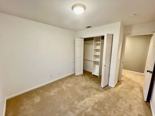 Building Photo - Welcome to this beautiful 3-bedroom, 2-bathroom condo in the desirable Avalon at Eagles Crossing