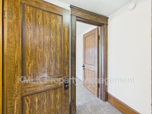 Building Photo - 446 7th St