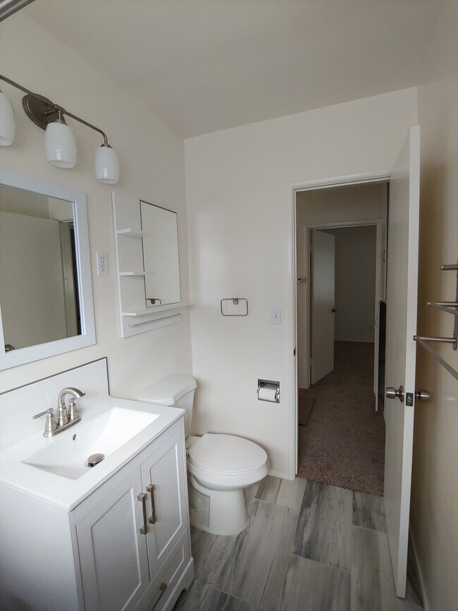 Bathroom view into hallway - 147 S Myrtle Ave