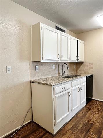 Building Photo - 7132 Nutmeg Ln