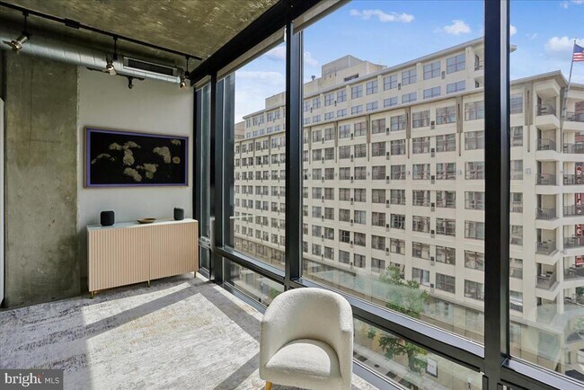 Building Photo - 1133 14th St NW