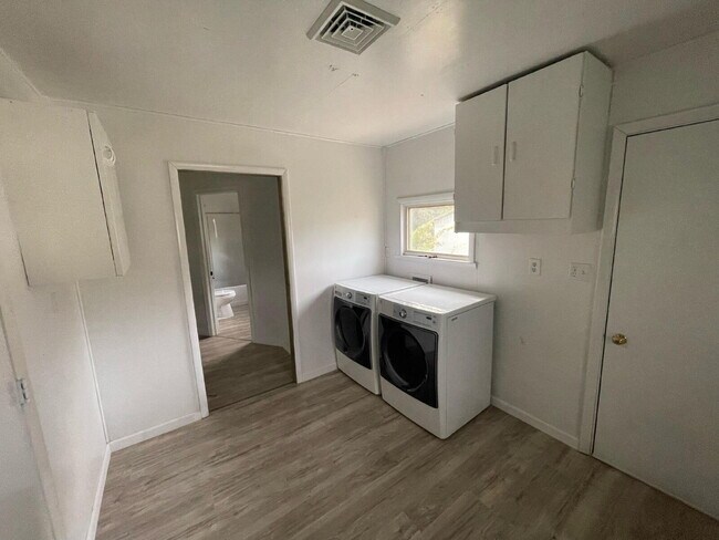 Building Photo - Charming 3-Bed Back House Retreat in Dalma...