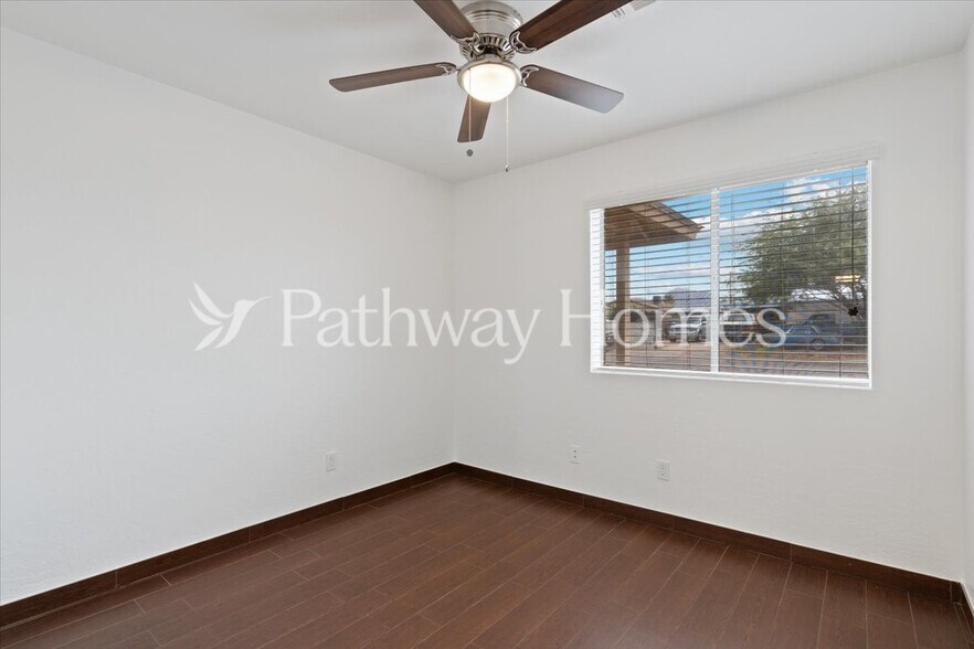 Building Photo - 774 S Ocotillo Dr