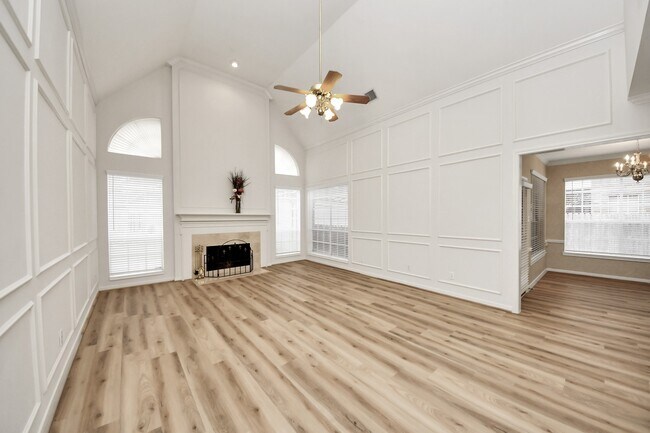 Building Photo - 4418 Bermuda Dr