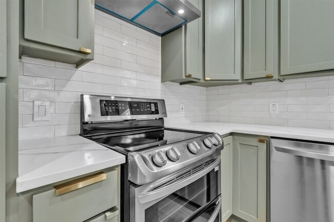 Building Photo - 601 Pearson Ave