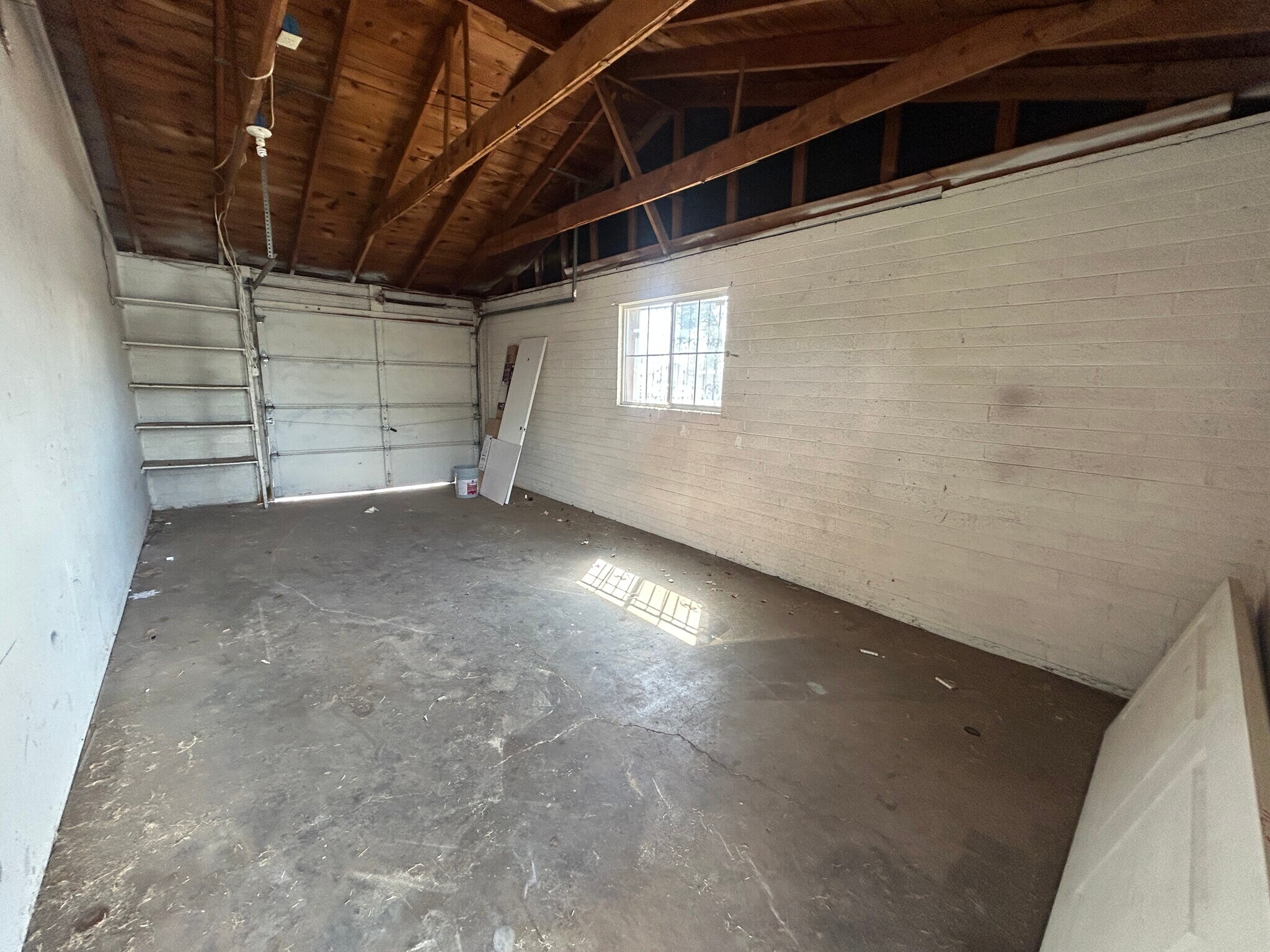 Building Photo - 6106 W Clarendon Ave