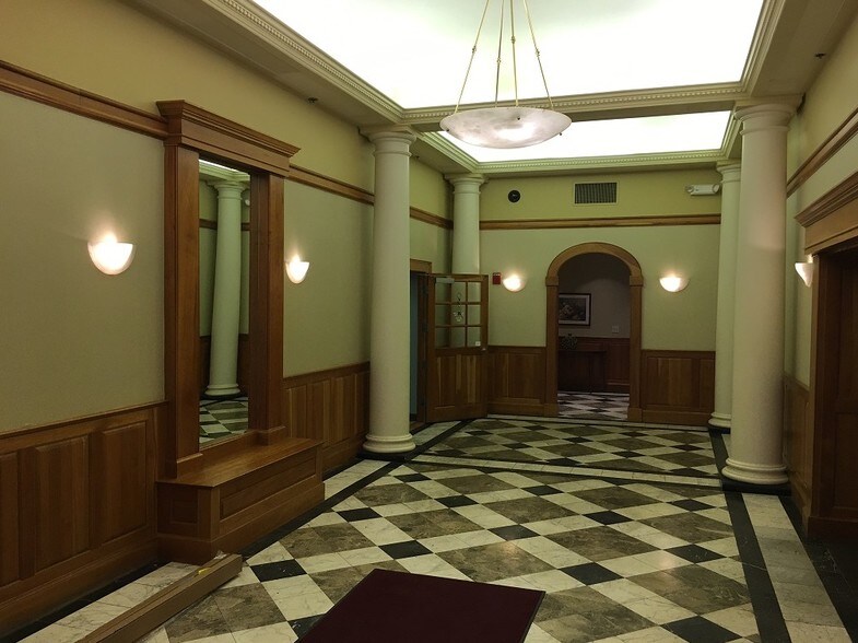 Lobby - 537 Congress St