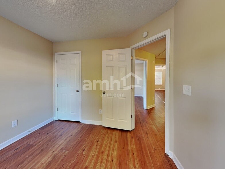 Building Photo - 7209 Cedar Forest Dr