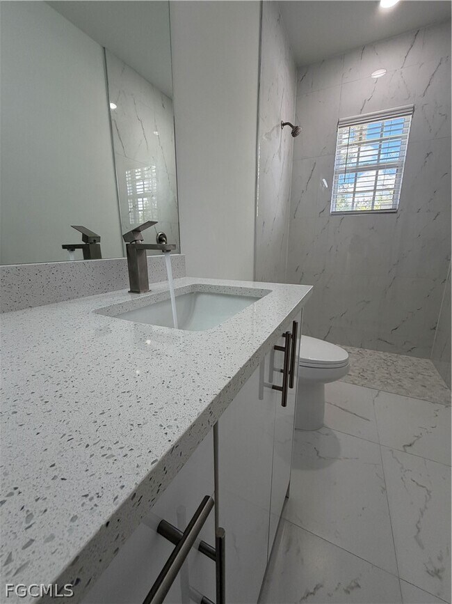 Building Photo - 723 Ivan Ave S