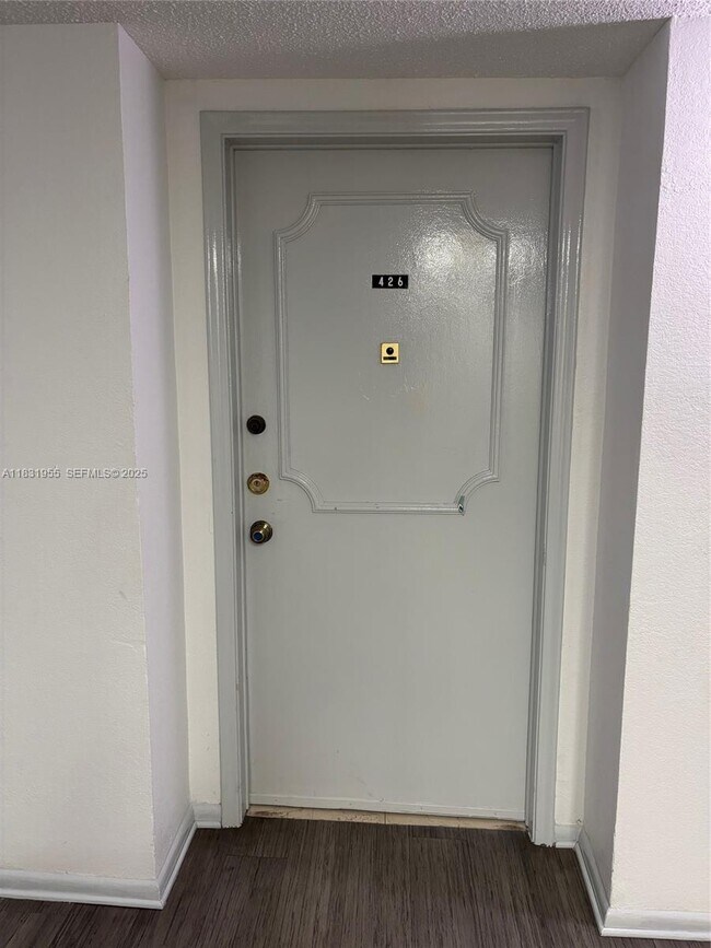 Building Photo - 1817 S Ocean Dr