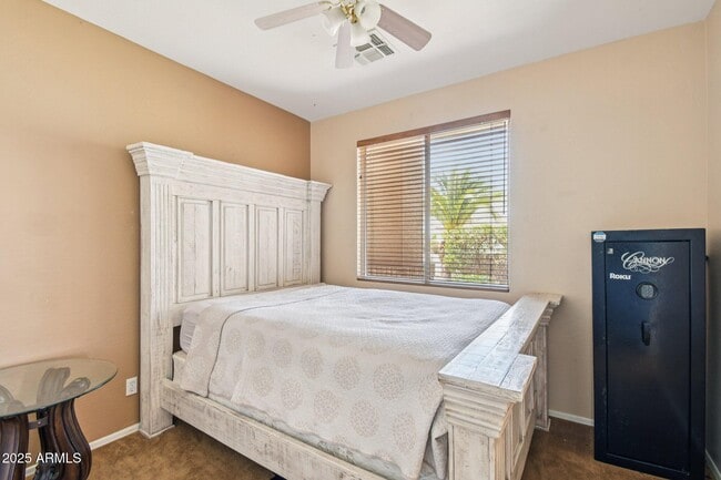Building Photo - 2633 E Calle Del Norte Dr