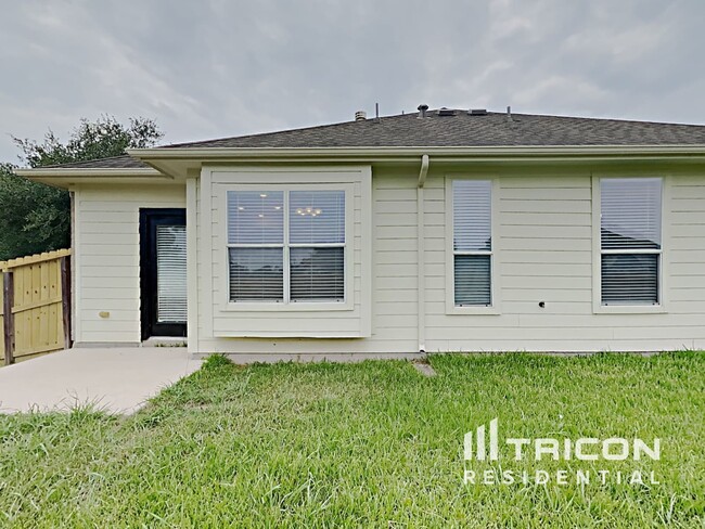 Building Photo - 28818 Hidden Cove Dr
