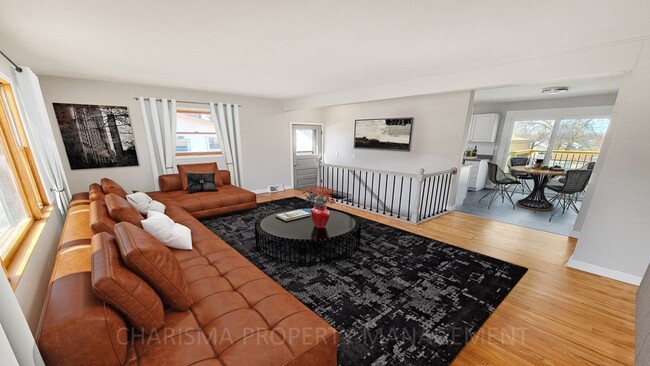 Primary Photo - Newly Updated 2 Bedroom, 1.5 Bath House, C...