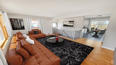 Building Photo - Newly Updated 2 Bedroom, 1.5 Bath House, C...