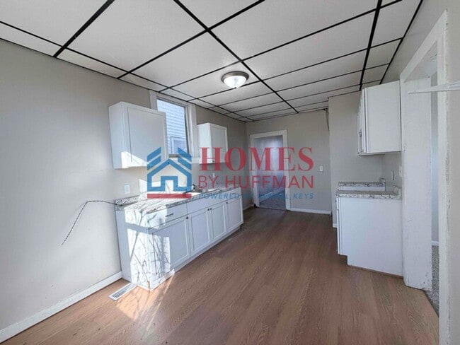 Building Photo - Large Two Bedroom House | Westside