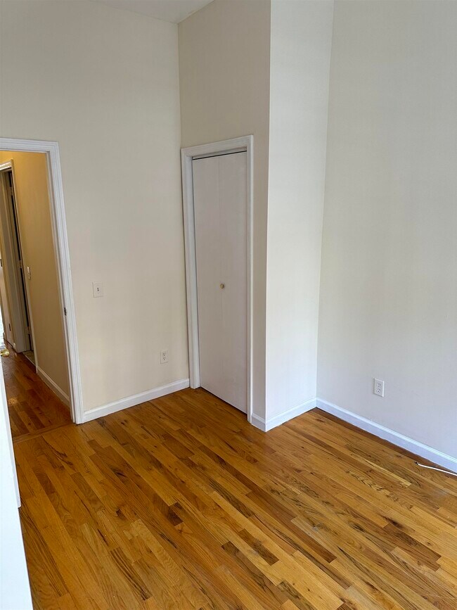 Building Photo - 331 Monroe St