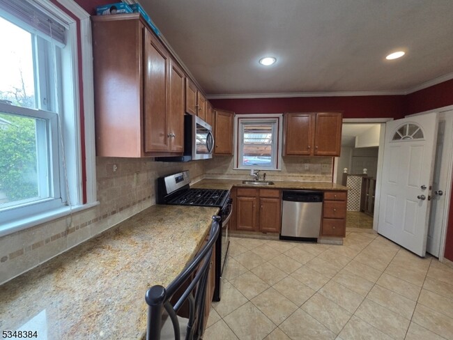 Primary Photo - 289 Burgess Pl