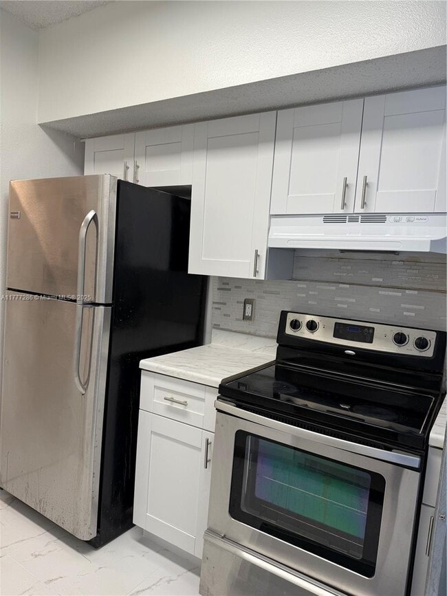 Building Photo - 2 bedroom in Davie FL 33024
