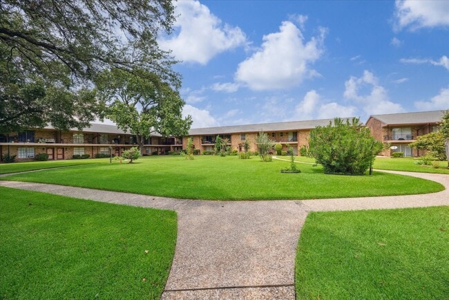 Building Photo - 7600 Burgoyne Dr.