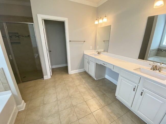 Building Photo - Stunning, Spacious Home in May River Preserve!