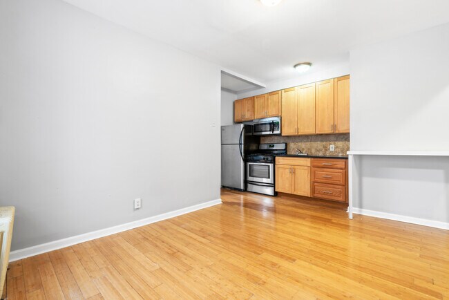 Building Photo - 118 Corbin Ave