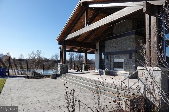 Building Photo - 210 Decoverly Dr