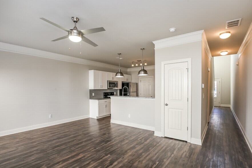 Building Photo - 67 Madaline Ln