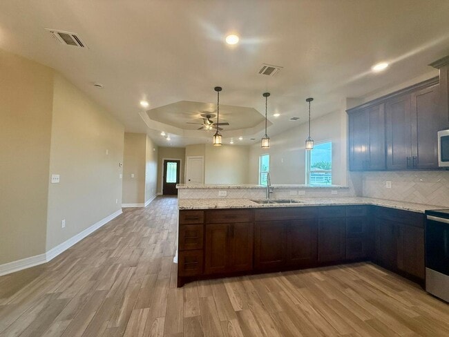 Building Photo - 1075 County Rd 678 E Natalia, TX 78059