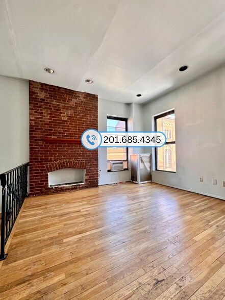 Building Photo - 337 Washington St