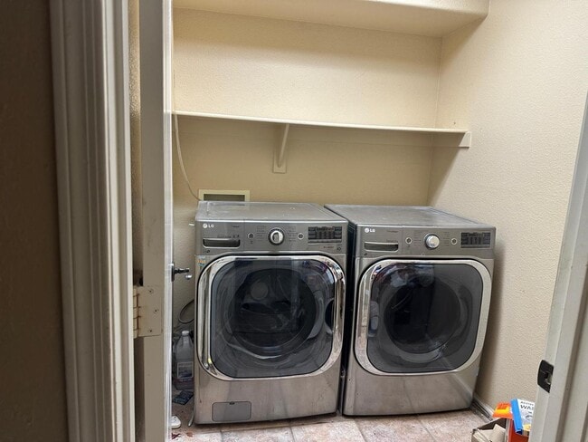 Building Photo - 3251 W Vista Bonita Dr