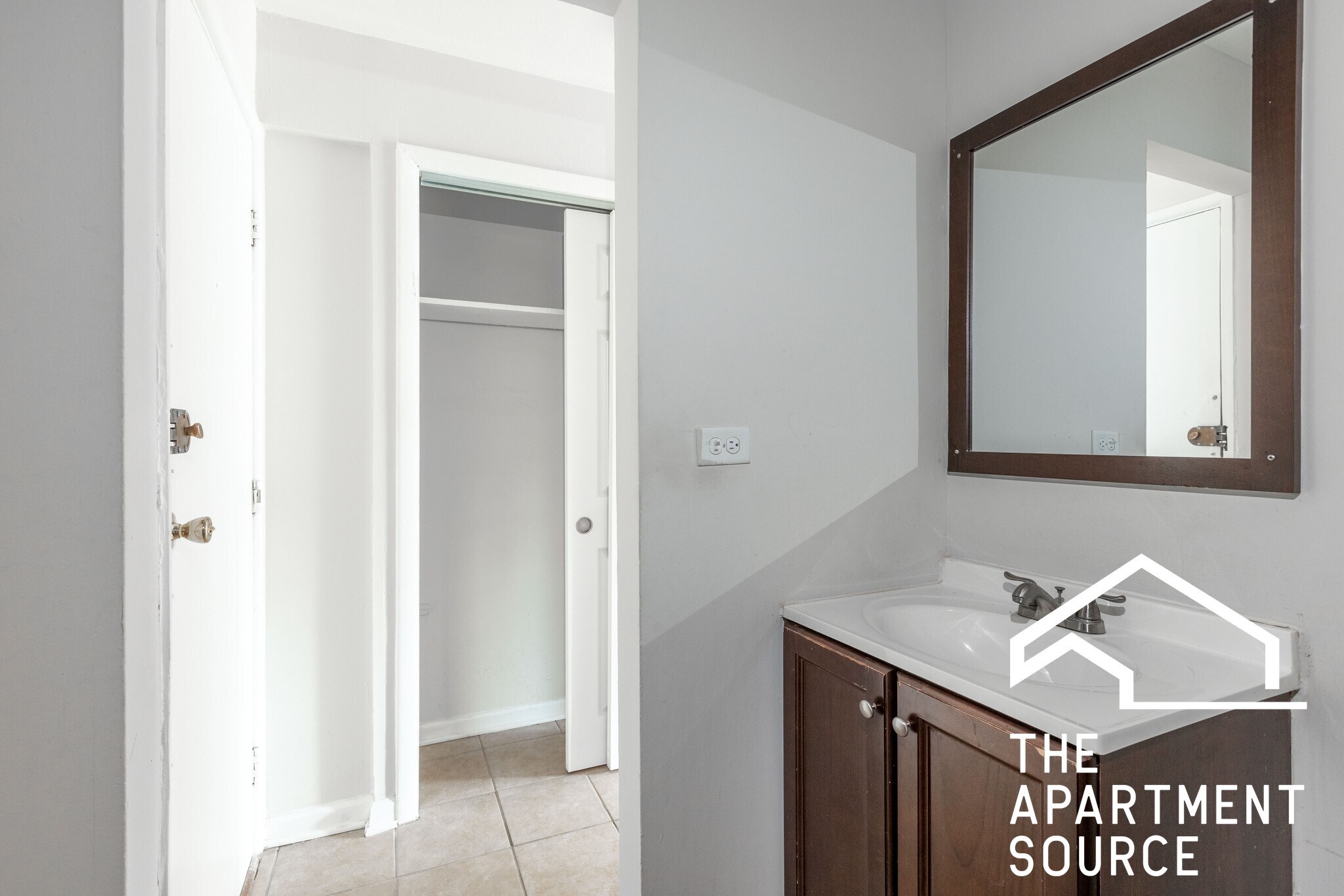 Building Photo - 5847 N Winthrop Ave